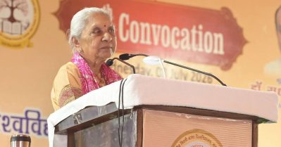 'ആദ്യം നല്ല അമ്മയാക്, എന്നിട്ടാകാം ഉദ്യോഗസ്ഥയോ അധ്യാപികയോ' എന്ന് യു.പി ഗവര്‍ണര്‍ വിദ്യാര്‍ത്ഥിനികളോട്