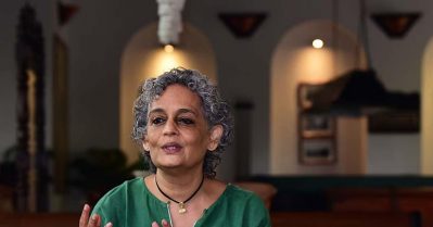 24 വര്‍ഷം കോടികള്‍ കൊടുത്തും ഒരൊറ്റ പത്രസമ്മേളനം നടത്താതെയും മോദിയുണ്ടാക്കിയ പ്രതിഛായ പാറ്റകള്‍ രണ്ടാഴ്ചകൊണ്ട് തകര്‍ത്തു: സി.ജെ.പിയെ പ്രശംസിച്ച് അരുന്ധതി റോയ്
