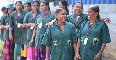 പച്ച മാറ്റി കാവിയിലേക്ക്; തലസ്ഥാനത്ത് ഹരിത കര്‍മസേനയുടെ യൂണിഫോം നിറം മാറ്റി: പ്രതിഷേധം