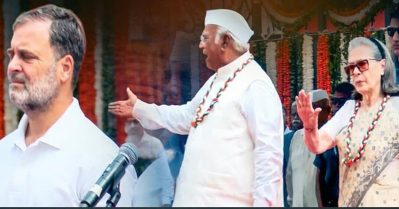 എ.ഐ.സി.സി ആസ്ഥാനത്തെ സ്വാതന്ത്ര്യ ദിനാഘോഷത്തില്‍ വന്ദേമാതരം മുഴുവനും ആലപിച്ചു: ഖാര്‍ഗെയും സോണിയ ഗാന്ധിയും ഇടപെട്ടിട്ടും നിര്‍ത്തിയില്ല