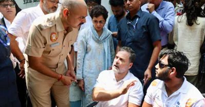 ഒടുക്കം മുട്ടുമടക്കി ദല്‍ഹി പൊലീസ്; പെല്ലറ്റ് ആക്രമണത്തില്‍ എഫ്.ഐ.ആര്‍ രജിസ്റ്റര്‍ ചെയ്തു: രാഹുല്‍ ഗാന്ധിയുടെ ധര്‍ണ വിജയം