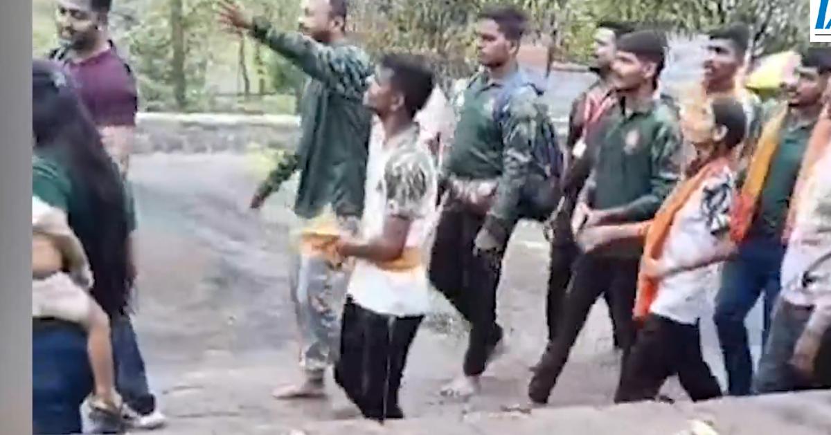 പൂനെയിൽ ഷോർട്സ് ധരിച്ചതിന് വിനോദസഞ്ചാരികൾക്ക് നേരെ ആക്രമണം
