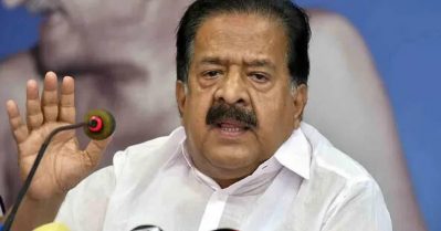 ‘ഒരു ഹണിമൂൺ പിരീഡെങ്കിലും തരണ്ടേ? സമരം രാഷ്ട്രീയ വിരോധം തീർക്കാൻ’: വി. ജോയിക്ക് രമേശ് ചെന്നിത്തലയുടെ മറുപടി