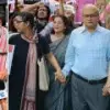 പ്രായമാവുമ്പോള്‍ ഞങ്ങള്‍ നിങ്ങളെ പോലെ സ്‌ട്രോങ് ആയിരിക്കുമോയെന്ന് നേഹ; നിങ്ങളുടെ പ്രായത്തില്‍ ഞങ്ങള്‍ക്ക് ഇത്ര ധൈര്യമില്ലായിരുന്നെന്ന് യോഗേന്ദ്ര യാദവ്
