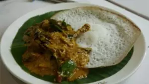 ഈസ്റ്ററിന് ചൂടന്‍ പാലപ്പവും താറാവ് കറിയും