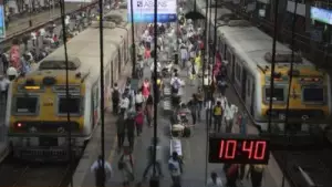 ഇയര്‍ഫോണ്‍ നിര്‍ബന്ധം, ഇല്ലെങ്കില്‍ പണി പാളും; ട്രെയിന്‍ യാത്രക്കാര്‍ക്ക് മുന്നറിയിപ്പുമായി റെയില്‍വേ