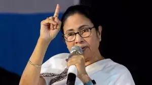 തൃണമൂലിന്റെ പേരും ചിഹ്നവും മരവിപ്പിച്ച നടപടി; തെരഞ്ഞെടുപ്പ് കമ്മീഷനെതിരെ സുപ്രീം കോടതിയെ സമീപിപ്പിച്ച് മമത ബാനര്‍ജി