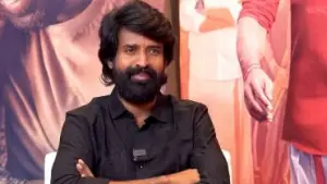 എന്റെ ഷര്‍ട്ട് അഴിച്ച് ആ നടന് കൊടുക്കാന്‍ ഡയറക്ടര്‍ പറഞ്ഞു, വെറും തോര്‍ത്ത് മാത്രം ഉടുത്ത് സ്വന്തം ഡ്രസ് തിരഞ്ഞ അനുഭവം മറക്കില്ല: സൂരി