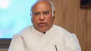 ഖാര്‍ഗെക്കെതിരായ ജാതി അധിക്ഷേപം: എം.പിമാരുടെ പ്രതിഷേധത്തിനൊടുവില്‍ എഫ്.ഐ.ആര്‍ രജിസ്റ്റര്‍ ചെയ്ത് പൊലീസ്