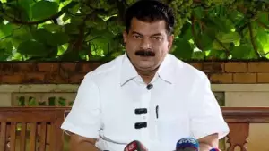 കാന്തപുരം പറഞ്ഞത് അദ്ദേഹത്തിന്റെ കടമ; എ.കെ ബാലന്‍ സഖാവ് സമയം കണ്ടെത്തേണ്ടത് പിണറായിയെ തിരുത്താന്‍: പി.വി അന്‍വര്‍