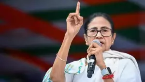 തൃണമൂല്‍ കോണ്‍ഗ്രസിന് പുതിയ പേരും ചിഹ്നവും അനുവദിച്ച് തെരഞ്ഞെടുപ്പ് കമ്മീഷന്‍: മമത വിഭാഗത്തിന് 'ഫുട്ബോള്‍ താരം'; വിമതര്‍ക്ക് 'തപാല്‍ കവര്‍'
