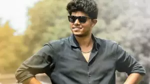 ആദ്യ സംവിധാനം പാളിയാലും കുഴപ്പമില്ല, ക്യാമറക്ക് മുന്നില്‍ തിളങ്ങാനൊരുങ്ങി ഇളയ ദളപതി; 100 കോടി നേടിയ സംവിധായകനൊപ്പം കൈകോര്‍ക്കാന്‍ ജേസണ്‍