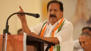 തൂഫാനില്‍പെട്ടവര്‍ ഫോട്ടോ എടുക്കാന്‍ വരരുത്; മന്ത്രിമാര്‍ക്കൊപ്പം ഫോട്ടോ എടുത്തവരാണെങ്കിലും കുടുങ്ങും: ചെന്നിത്തല
