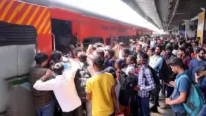 കുതിക്കുന്ന ഇന്ത്യന്‍ റെയില്‍വേയും കിതയ്ക്കുന്ന സാധാരണക്കാരനും