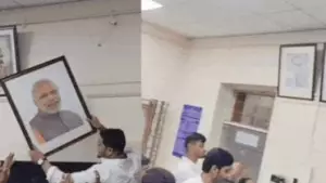 മോദിയുടെ ചിത്രം നീക്കം ചെയ്ത സംഭവം: എനിക്കെതിരെ കേസ് രജിസ്റ്റര്‍ ചെയ്തതില്‍ അഭിമാനം: അമിത് താക്കറെ