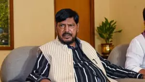 തെരഞ്ഞെടുപ്പ് കമ്മീഷണറുടെ രാജി ആവശ്യപ്പെടുന്നത് ജനാധിപത്യത്തോടുള്ള എതിര്‍പ്പ്: രാംദാസ് അത്താവലെ