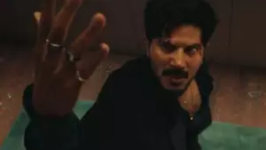 വില്ലനില്ല, നായകനല്ലാതെ മറ്റാരും സ്‌ക്രീനിലില്ല, ഇന്ത്യന്‍ സിനിമയിലെ ഏറ്റവും വെറൈറ്റിയായിട്ടുള്ള 'ഹാന്‍ഡ് ടു ഹാന്‍ഡ്' ഫൈറ്റുമായി ദുല്‍ഖര്‍