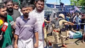 സർവകലാശാലകളിലെ കാവിവത്ക്കരണത്തിനെതിരായ സമരം; വിദ്യാർഥികളുടെ വീടുകളിലെത്തി പൊലീസ് ഭീഷണി
