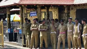 പൊലീസ് യൂണിഫോമിൽ മതചടങ്ങുകളിൽ പങ്കെടുക്കരുതെന്ന് കോടതി: മതസ്വാതന്ത്ര്യം തടയാനല്ലെന്ന് സർക്കാർ