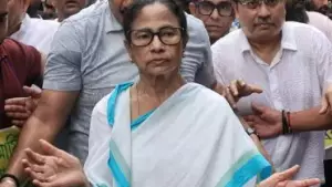 ചിഹ്നവും പേരും മരവിപ്പിച്ചു: തെരഞ്ഞെടുപ്പ് കമ്മീഷനെതിരെ കടുത്ത പ്രതിഷേധവുമായി തൃണമൂൽ കോൺഗ്രസ്; പുതിയ പേരുകളും ചിഹ്നങ്ങളും സമർപ്പിച്ചു