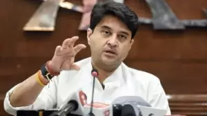 'രാജഭരണം അവസാനിച്ചു, പൗരന്മാർ പ്രജകളല്ല': വോട്ടറോട് തട്ടിക്കയറിയ കേന്ദ്രമന്ത്രി ജ്യോതിരാദിത്യ സിന്ധ്യക്കെതിരെ രൂക്ഷവിമർശനം