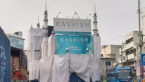 ഹൈദരാബാദ് ഗണേശോത്സവം; ഘോഷയാത്ര കടന്ന് പോവുന്ന പാതകളിലെ പള്ളികള്‍ തുണികൊണ്ട് മൂടി