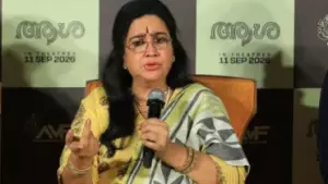 നീതിക്കപ്പുറത്തേക്ക് ഞാൻ ഒന്നും സംസാരിക്കാറില്ല; അതുകൊണ്ടാണ് അവാർഡുകൾ എന്തിന്റെ അടിസ്ഥാനത്തിലാണ് നിർണയിക്കുന്നതെന്ന് ചോദിച്ചത്: ഉർവശി