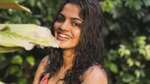 ജാതി മത വര്‍ഗീയത നമുക്കുണ്ടാകരുത്, പക്ഷേ രാഷ്ട്രീയം വേണം; പ്രിന്‍സിപ്പാളിനെ തിരുത്തി നിഖില വിമല്‍