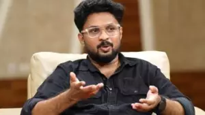 ഹ്യൂമർ ഡയലോഗുകൾ കേൾക്കാൻ വേണ്ടി മാത്രം മ്യൂസിക് കട്ട് ചെയ്തും താഴ്ത്തിയും കളഞ്ഞിട്ടുണ്ട്: ആകാശ് ജോസഫ് വര്‍ഗീസ്