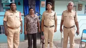 അടിയന്തരാവസ്ഥയേക്കാള്‍ മോശം സാഹചര്യം; എസ്.എഫ്.ഐ നേതാവ് പ്രതിഷേധത്തില്‍ പങ്കെടുക്കാതിരിക്കാന്‍ പിതാവിനെ പൊലീസ് കസ്റ്റഡിയിലെടുത്തതായി ആദര്‍ശ് എം സജി