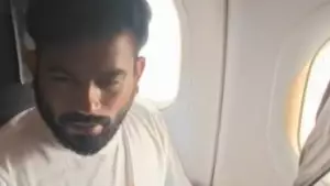വിമാനത്തിനുള്ളില്‍ കയറി ദല്‍ഹി പൊലീസ്; ദീപ്‌കെ, സൗരവ് ദാസ്, അശുദോഷ് രങ്ക തുടങ്ങിയ സി.ജെ.പി നേതാക്കള്‍ കസ്റ്റഡിയില്‍