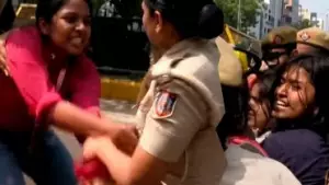 മാധ്യമപ്രവര്‍ത്തകര്‍ക്കും രക്ഷയില്ല; ദല്‍ഹിയില്‍ പൊലീസിന്റെ അഴിഞ്ഞാട്ടം