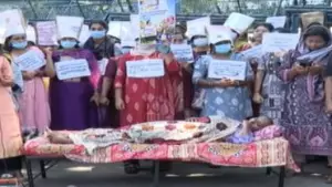 എല്‍.പി.എസ്.ടി സമരം; വളര്‍മതിയെ ആശുപത്രിയിലേക്ക് മാറ്റിയതിന് പിന്നാലെ കൂട്ട നിരാഹാര സമരം പ്രഖ്യാപിച്ച് ഉദ്യോഗാര്‍ത്ഥികള്‍