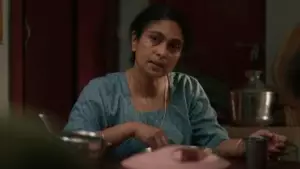 മകളെ വിദേശത്തയച്ചിട്ട് വേണം ഈ കുടുംബത്തെ കരകയറ്റാന്‍... ഒ.ടി.ടി റിലീസിന് പിന്നാലെ ചര്‍ച്ചയായി ആഷ്‌ലിയുടെ അമ്മ