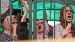​ജാമിയ മില്ലിയയിൽ നിരോധനാജ്ഞ: കവാടങ്ങൾ അടച്ചുപൂട്ടി; വിദ്യാർത്ഥി സമരം ശക്തം