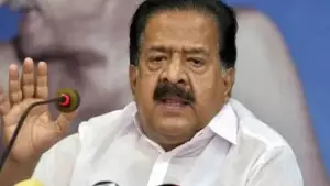 'ഒരു ഹണിമൂൺ പിരീഡെങ്കിലും തരണ്ടേ? സമരം രാഷ്ട്രീയ വിരോധം തീർക്കാൻ': വി. ജോയിക്ക് രമേശ് ചെന്നിത്തലയുടെ മറുപടി