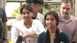 ദൽഹി പൊലീസിന്റെ അതിക്രമം: ആതിരയുടെ പരാതിയിൽ കേരളത്തിൽ കേസ്; വിദ്യാർത്ഥിനികൾക്കെതിരെ കൗണ്ടർ കേസുമായി ദൽഹി പൊലീസും