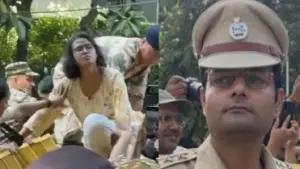 ആരോപണവിധേയന് പ്രൊമോഷന്‍, ഇരയ്ക്ക് അറസ്റ്റ്: സമരത്തില്‍ വില്ലന്‍മാരായി ദല്‍ഹി പൊലീസ്