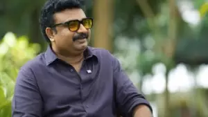 ആദ്യ സിനിമയുടെ ആദ്യ ദിവസം തന്നെ താരത്തിന്റെ ചതി; മൂന്ന് മണിക്കൂര്‍ കാത്തിരുന്നു, വിളിച്ചപ്പോള്‍ ദുബായില്‍: കയ്യുംകാലുംപിടിച്ചു: ജിസ് ജോയ്