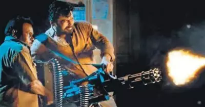 മെഷീന്‍ ഗണ്ണും വിന്റേജ് പാട്ടുകളും തമിഴ് സിനിമയുടെ ഭാഗമായിട്ട് ഏഴ് വര്‍ഷം; കൈതിയുടെ വാര്‍ഷികമാഘോഷിച്ച് സിനിമാപേജുകള്‍