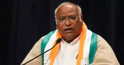 മോഷ്ടിച്ചെടുത്ത അധികാരത്തില്‍ വന്ന സര്‍ക്കാര്‍ കൊണ്ടുവന്ന എല്ലാ നിയമങ്ങളും റദ്ദാക്കണം: മല്ലികാര്‍ജുന്‍ ഖാര്‍ഗെ