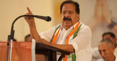 തൂഫാനില്‍പെട്ടവര്‍ ഫോട്ടോ എടുക്കാന്‍ വരരുത്; മന്ത്രിമാര്‍ക്കൊപ്പം ഫോട്ടോ എടുത്തവരാണെങ്കിലും കുടുങ്ങും: ചെന്നിത്തല