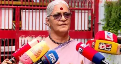 പത്ത് വോട്ട് കുറയുമെന്ന വിഷയത്തില്‍ രാഷ്ട്രീയ പാര്‍ട്ടികള്‍ അനീതിക്കെതിരെ നിശബ്ദത പാലിക്കുന്നു: കാന്തപുരം വിവാദത്തില്‍ ആനിരാജ