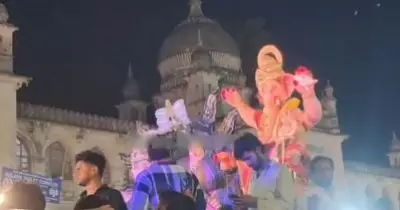 ചാര്‍മിനാറില്‍ മതേതര സൗഹാര്‍ദത്തിന്റെ വേറിട്ട കാഴ്ച: ഗണേശ വിഗ്രഹഘോഷയാത്രയില്‍ സൂഫി ഗാനം മുഴങ്ങി