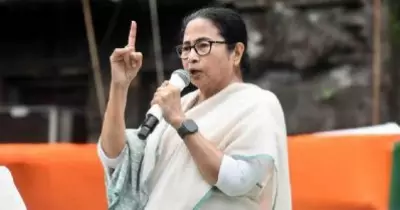 ബംഗാൾ ഉപതെരഞ്ഞെടുപ്പ്: ടി.എം.സിയിൽ ചിഹ്നത്തിനായുള്ള തർക്കം മുറുകുന്നു; നേർക്കുനേർ പോരാട്ടത്തിന് ഇരുവിഭാഗങ്ങൾ