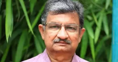‘യു.ഡി.എഫിന്റെ മറവിൽ കേരളം ഭരിക്കുന്നത് ആർ.എസ്.എസ്; വഞ്ചിക്കപ്പെട്ട കേരളം’: അശോകൻ ചരുവിൽ