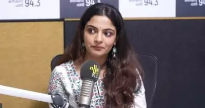 സ്വിമ്മിങ് പൂളില്‍ രണ്ട് ദിവസം നീന്തല്‍ പഠിച്ച എക്‌സ്പീരിയന്‍സും കൊണ്ടാണ് കായലിന്റെ നടുക്ക് ഷൂട്ട് ചെയ്യാന്‍ പോയത്: നിഖില വിമല്‍