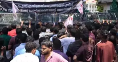 എസ്.എഫ്.ഐ മാര്‍ച്ചിന് നേര്‍ക്ക് ജലപീരങ്കിയും ലാത്തിച്ചാര്‍ജും; പൊലീസ് ബോധപൂര്‍വം ആക്രമിച്ചതായി സി.പി.ഐ.എം നേതാക്കള്‍