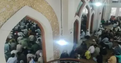 കുംഭമേളയ്ക്കായി റോഡിന്റെ വീതി കൂട്ടണം: ഉജ്ജൈന്‍ ഷാഹി മസ്ജിദ് പൊളിക്കാന്‍ നീക്കം: പള്ളിക്കകത്ത് ഒരുമിച്ച് കൂടി പ്രതിരോധിച്ച്‌ നൂറ്കണക്കിന് വിശ്വാസികള്‍