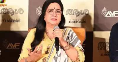 മൂന്ന് പല്ല് കാണിച്ചു ചിരിക്കു, നന്നായി അഭിനയിക്കൂ എന്നൊക്കെ പറഞ്ഞാൽ ഞാൻ പെടും: ഉർവശി